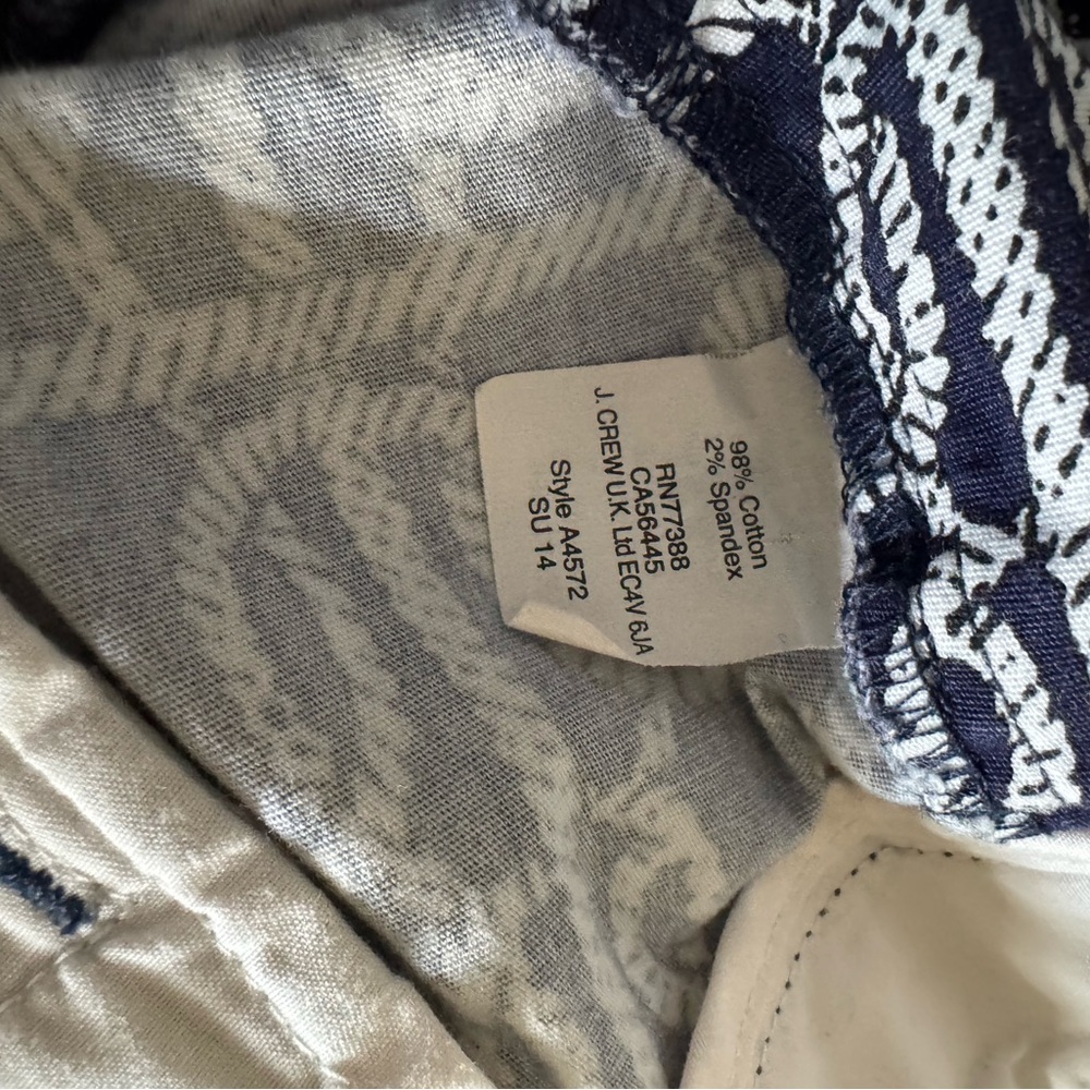 J Crew Navy and White Nautical Patterned Women Shorts with gold buttons - Picture 4 of 7